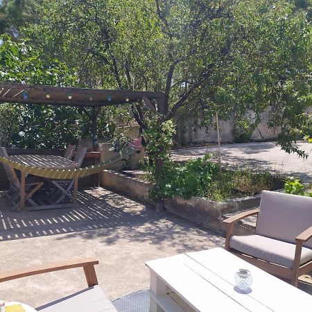 Les Mondes - Appartement Bas De Maison Ансюэс-ла-Редон Экстерьер фото