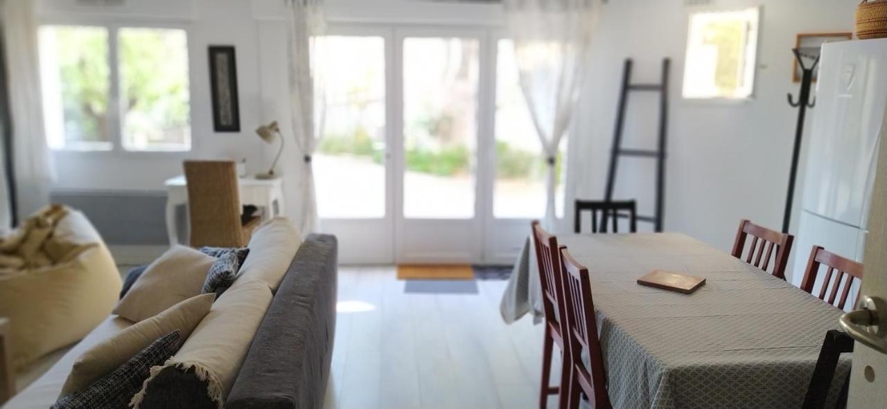 Les Mondes - Appartement Bas De Maison Ансюэс-ла-Редон Экстерьер фото