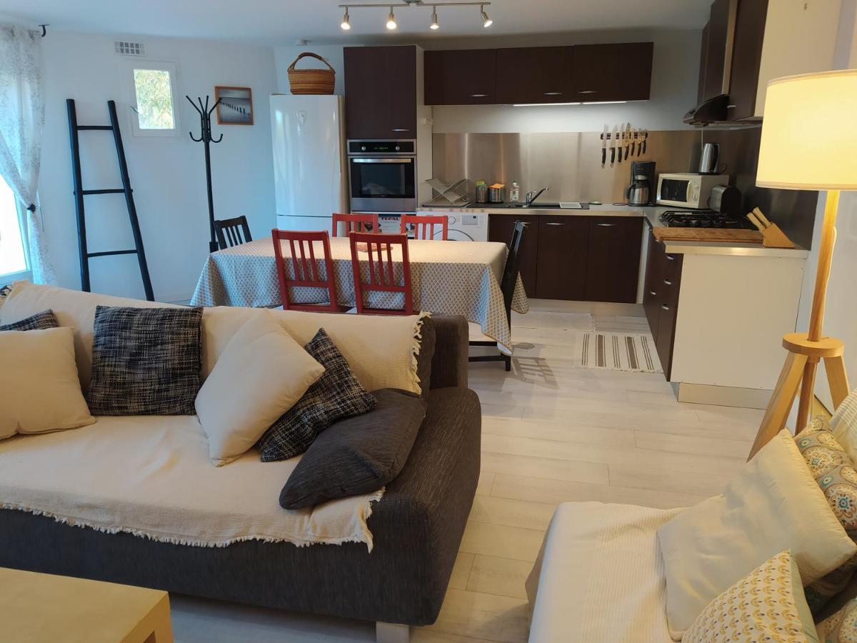 Les Mondes - Appartement Bas De Maison Ансюэс-ла-Редон Экстерьер фото