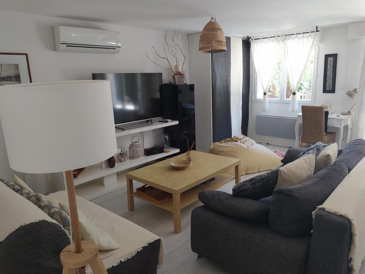 Les Mondes - Appartement Bas De Maison Ансюэс-ла-Редон Экстерьер фото